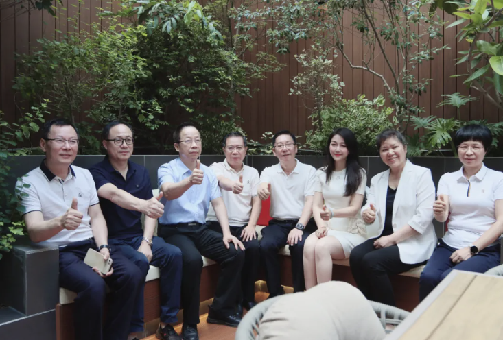 揭陽市政協黨組副書記、副主席袁文鍵主要領導一行蒞臨高登鋁業開展“科技創新賦能產業高質量發展”專題調研