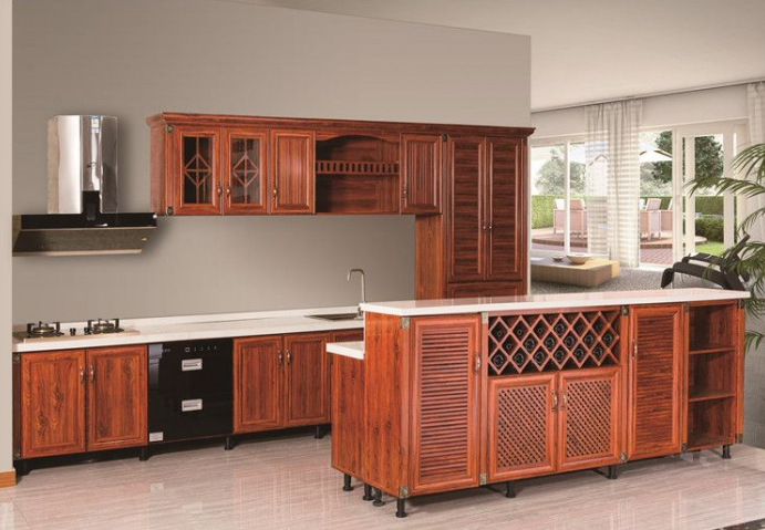 鋁材十大品牌廠的全鋁衣柜與傳統板式衣柜有什么不同